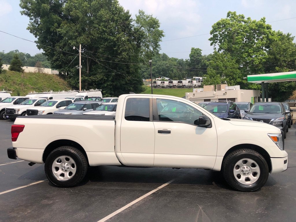 Used 2022 Nissan Titan S AWD/4WD image 7