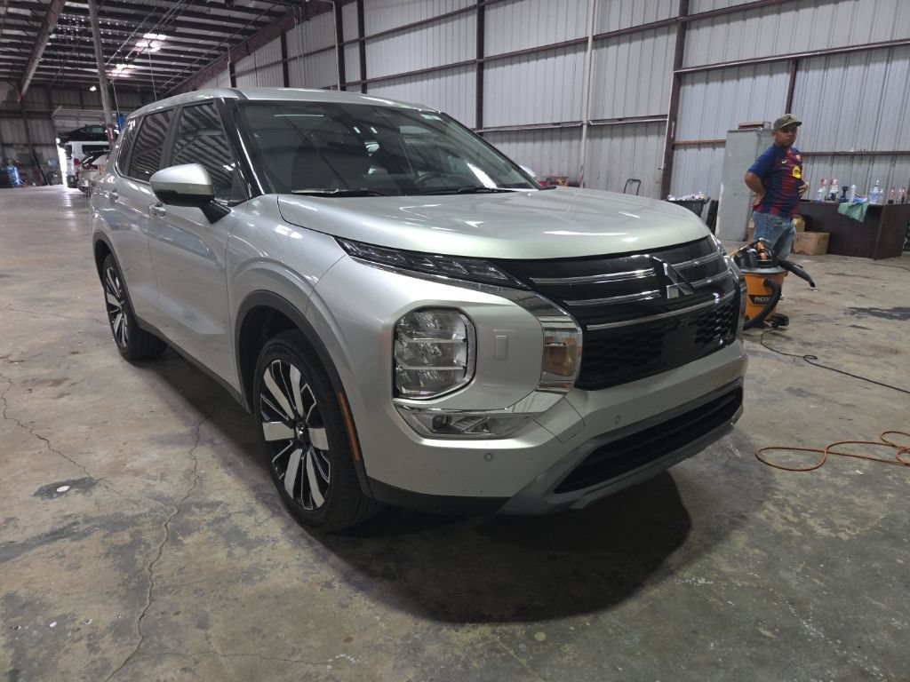 Used 2025 Mitsubishi Outlander SE AWD/4WD image 6