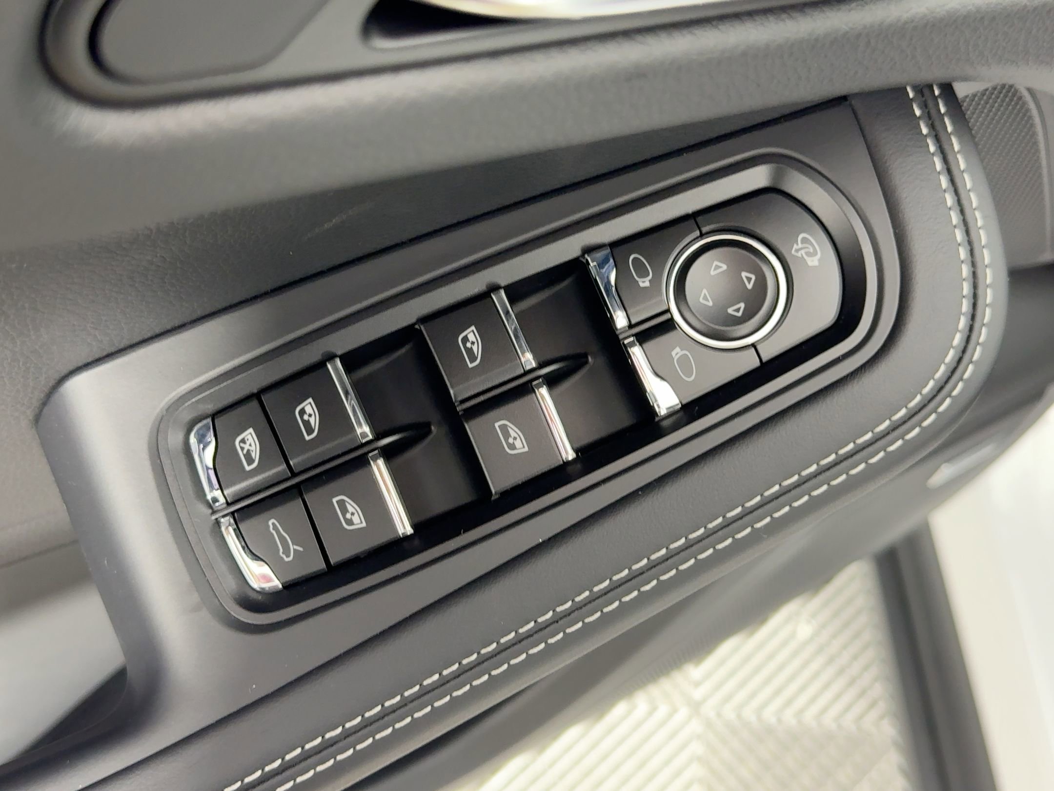 Used 2026 Porsche Macan S image 13