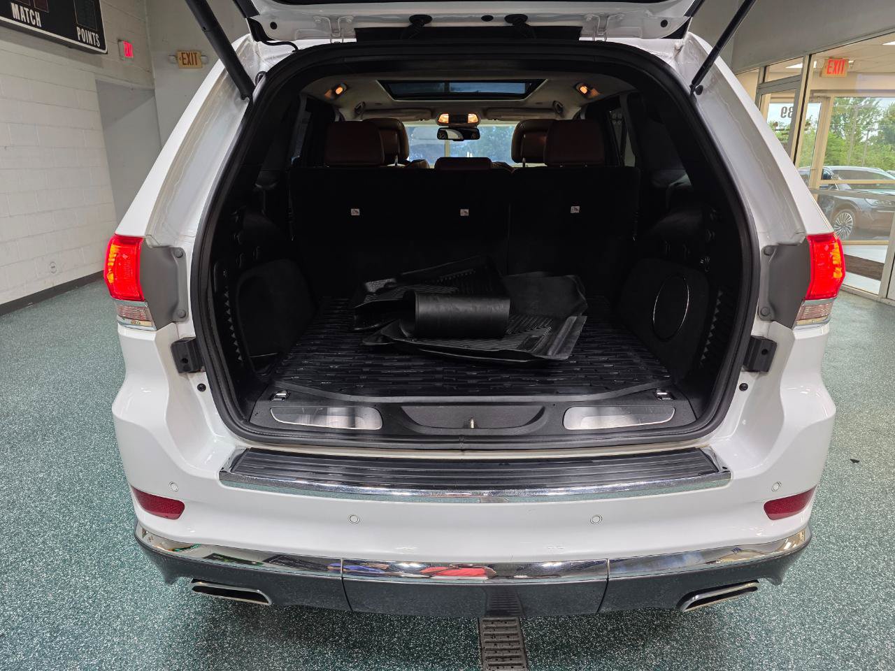 Used 2015 Jeep Grand Cherokee Summit AWD/4WD image 21