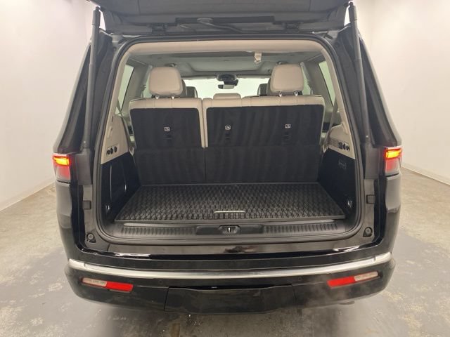 Used 2024 Jeep Wagoneer Series III w/ Premium Group I AWD/4WD image 27