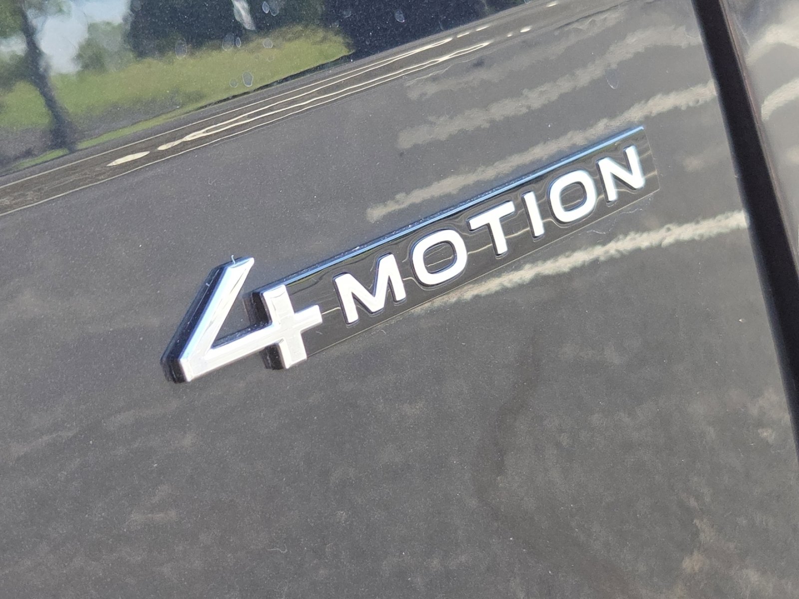 Used 2023 Volkswagen Tiguan SE AWD/4WD image 15