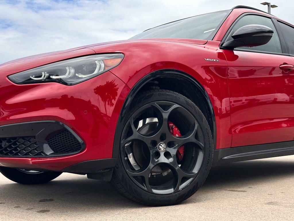 Used 2025 Alfa Romeo Stelvio Sprint AWD/4WD image 9