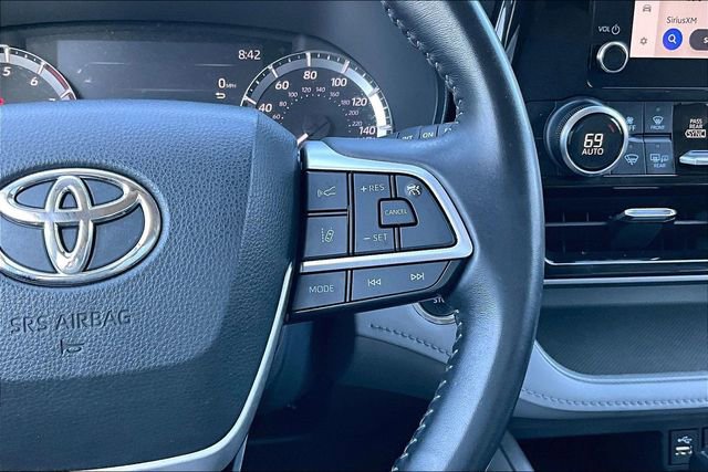 Used 2023 Toyota Highlander LE AWD/4WD image 12