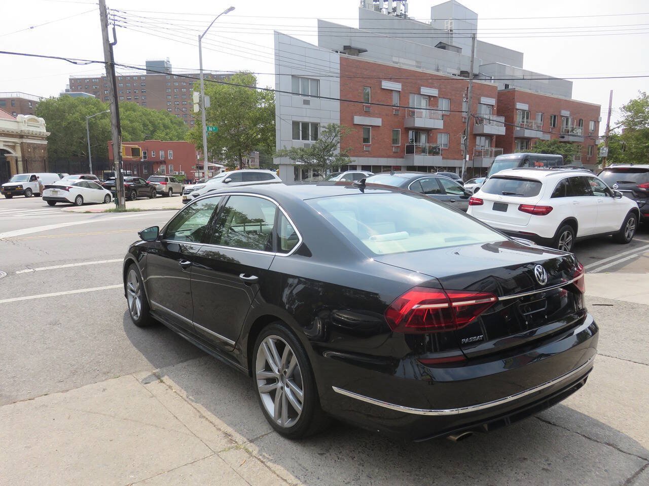Used 2017 Volkswagen Passat 1.8T R-Line FWD image 5