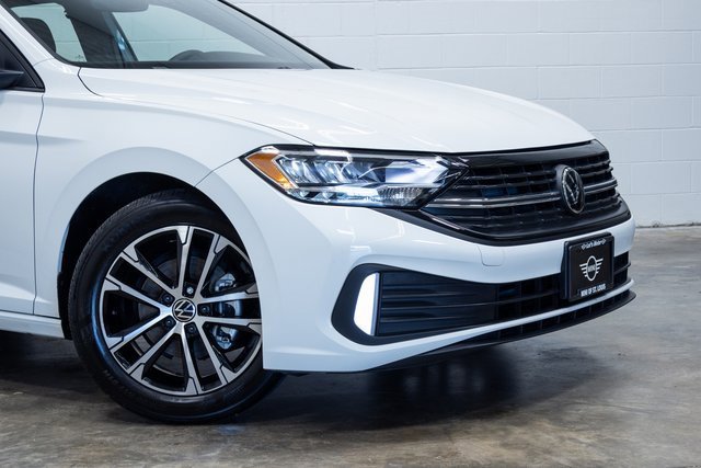 Used 2024 Volkswagen Jetta Sport image 5
