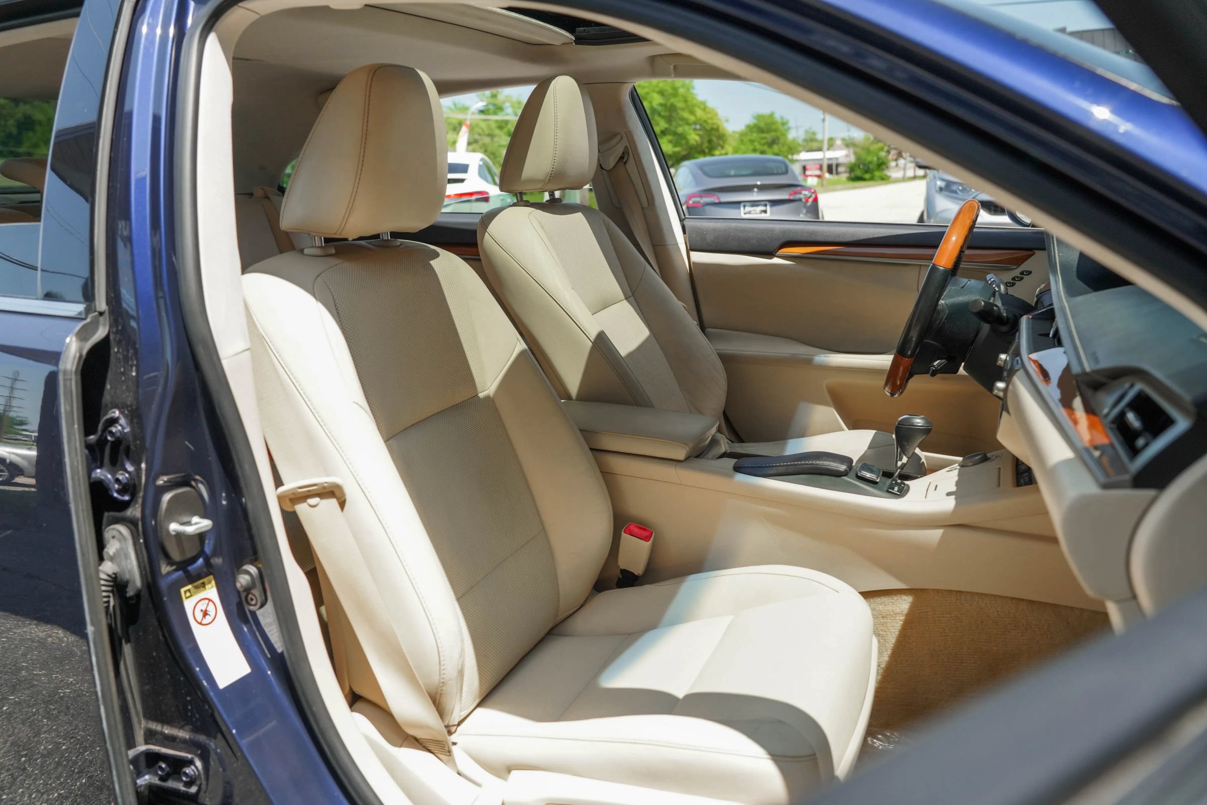 Used 2015 Lexus ES 300h w/ Navigation System Package FWD image 27