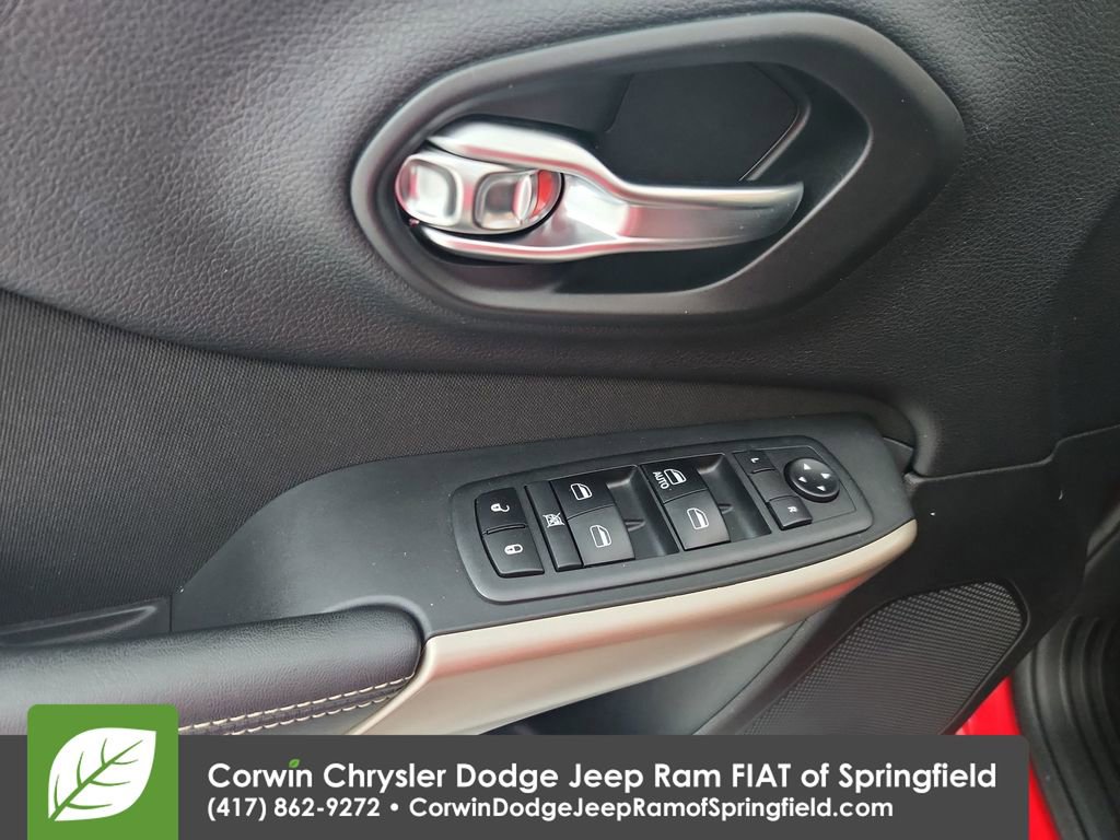 Certified 2018 Jeep Cherokee Latitude w/ Altitude Package FWD image 20