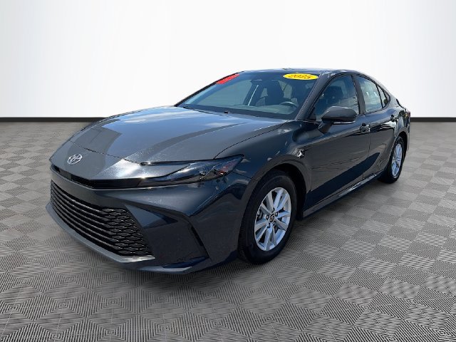 Used 2025 Toyota Camry LE FWD image 3