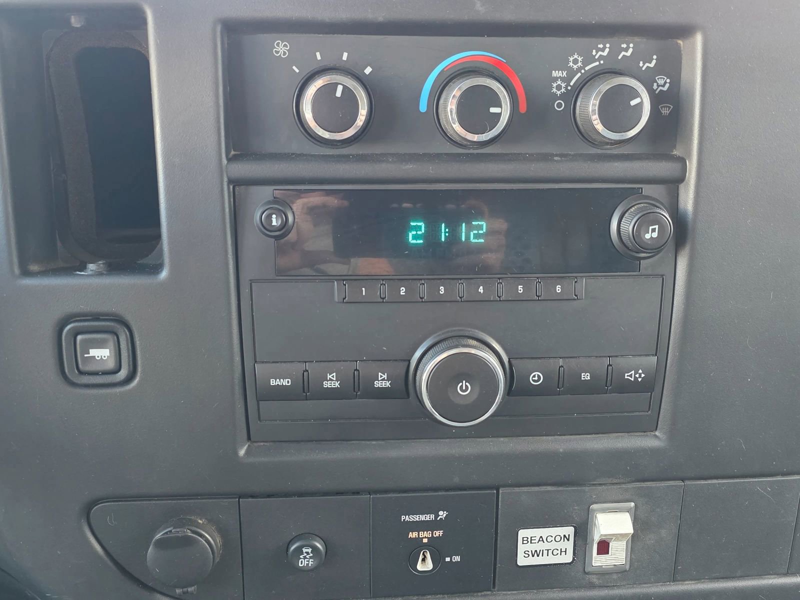 Used 2014 Chevrolet Express 2500 RWD image 13