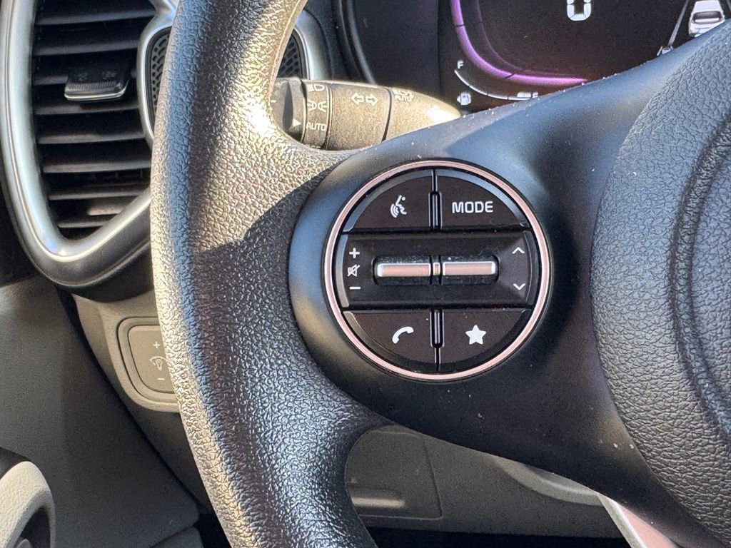 Used 2023 Kia Soul LX image 16