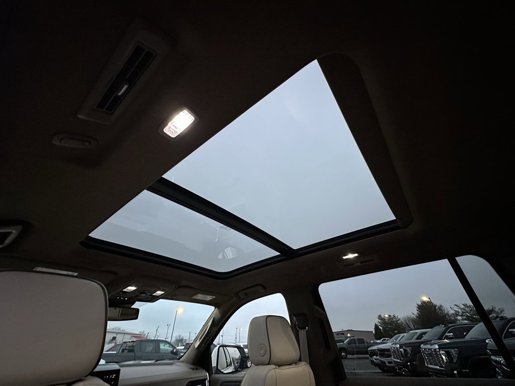 Used 2025 GMC Yukon XL Denali w/ Sun & Power Step Package image 4