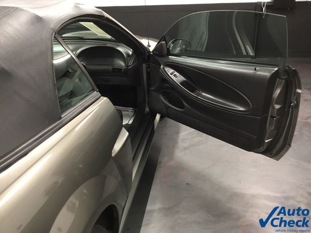 Used 2001 Ford Mustang GT image 39