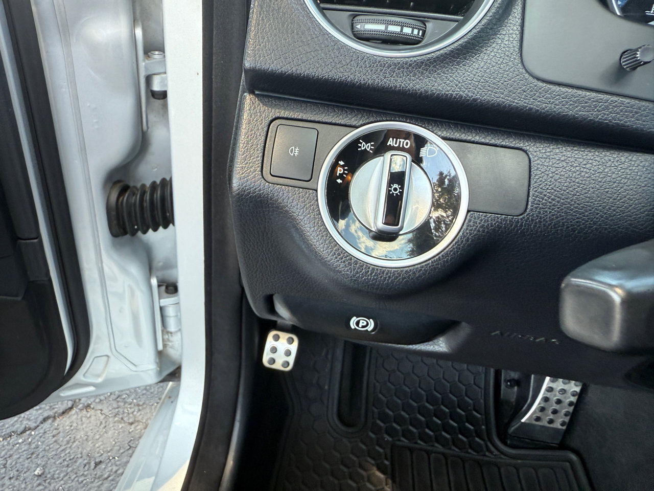 Used 2012 Mercedes-Benz C 300 Luxury image 29