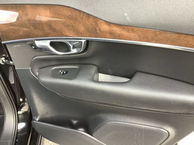 Used 2016 Volvo XC90 T6 Momentum w/ Momentum Plus Package image 19