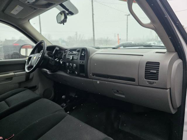 Used 2014 Chevrolet Silverado 2500 W/T w/ Snow Plow Prep Package image 13