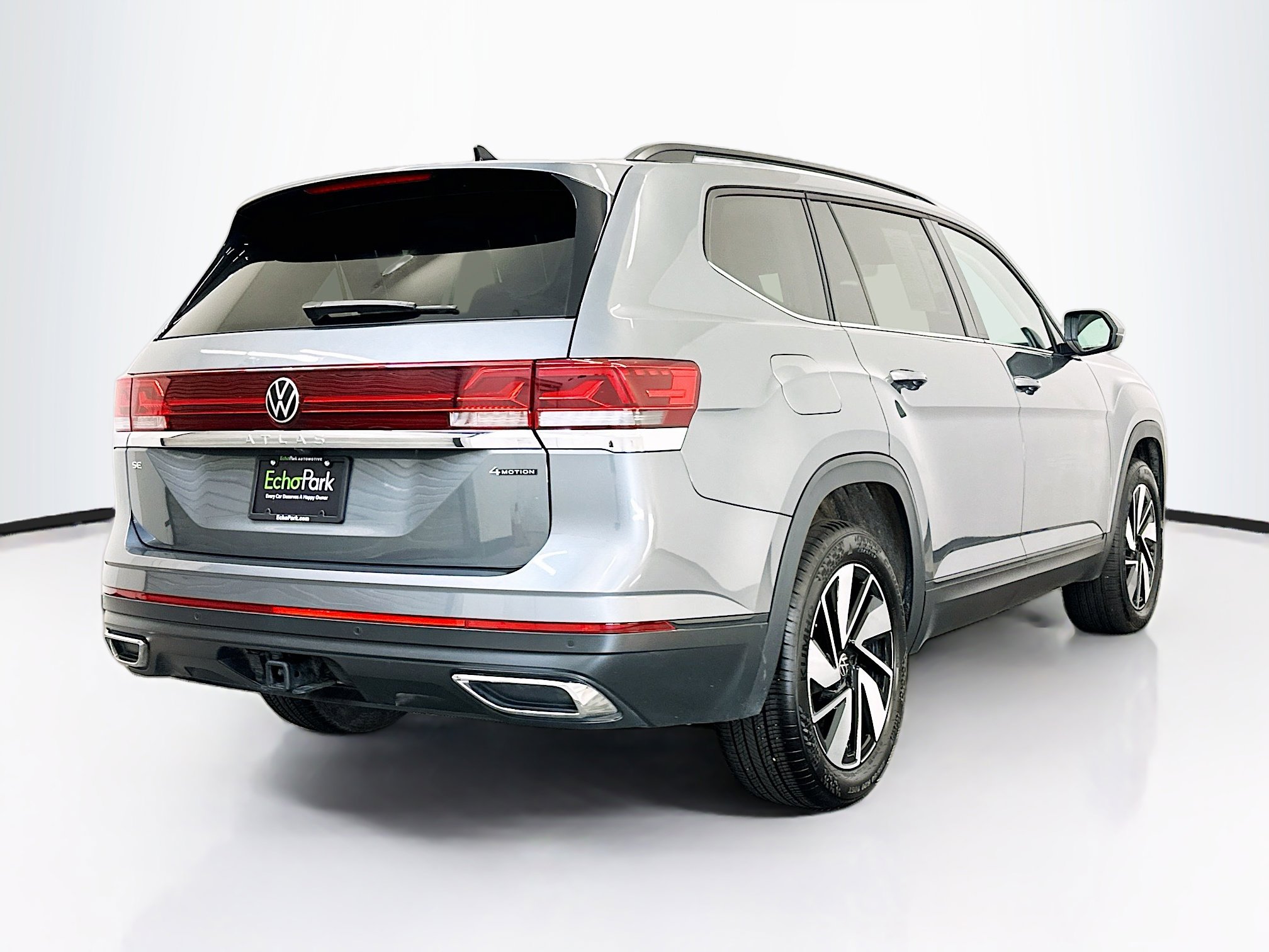 Used 2025 Volkswagen Atlas SE image 9