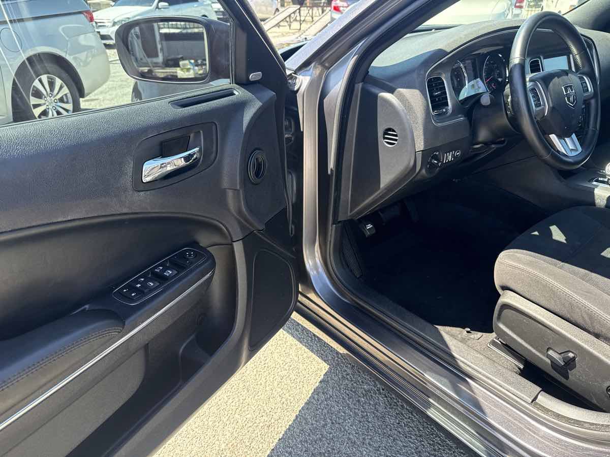 Used 2014 Dodge Charger SXT RWD image 7
