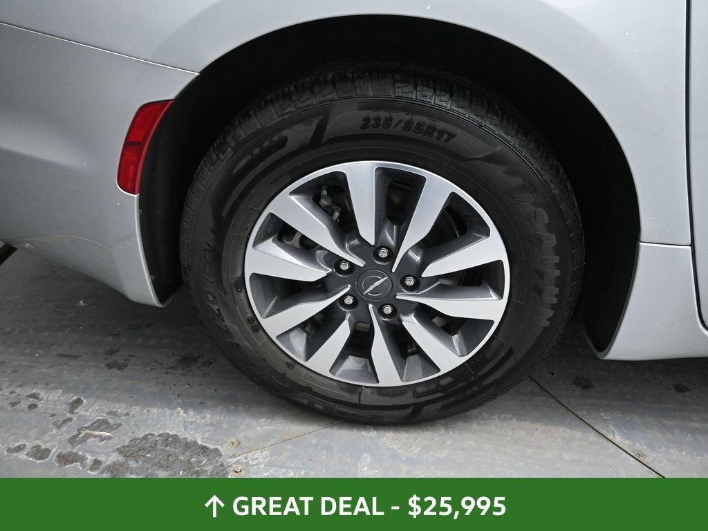 Used 2024 Chrysler Pacifica Limited FWD image 18
