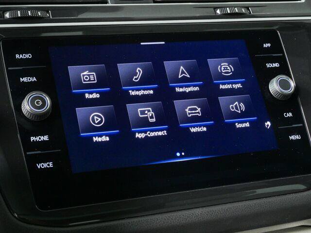 Used 2024 Volkswagen Tiguan SE R-Line FWD image 6