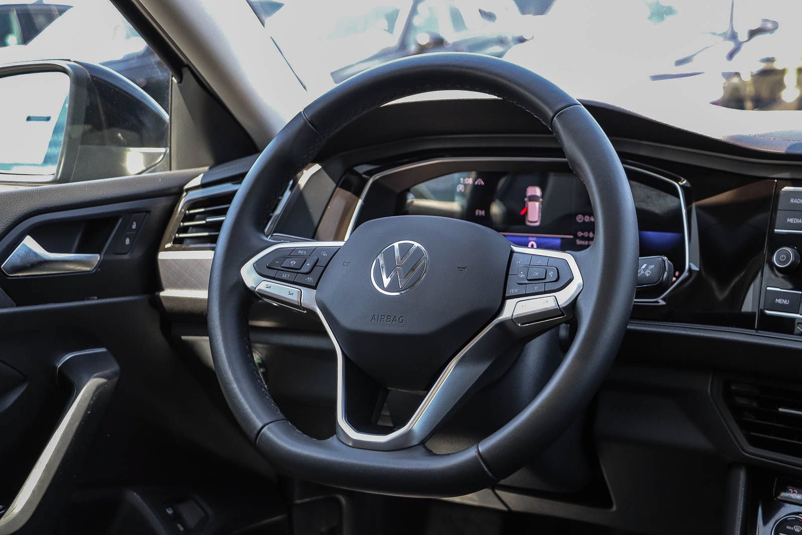 Used 2023 Volkswagen Jetta SE FWD image 17