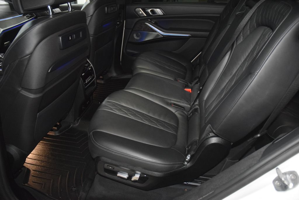 Used 2020 BMW X7 M50i w/ Dynamic Handling Package AWD/4WD image 50