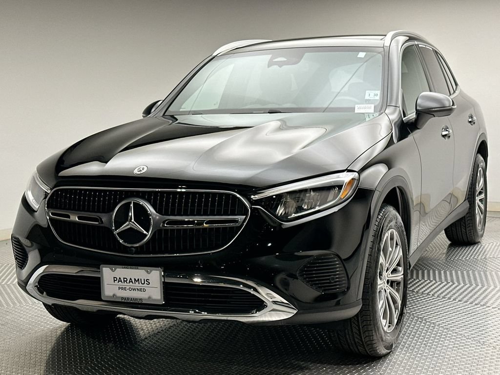 Used 2025 Mercedes-Benz GLC 300 4MATIC image 1