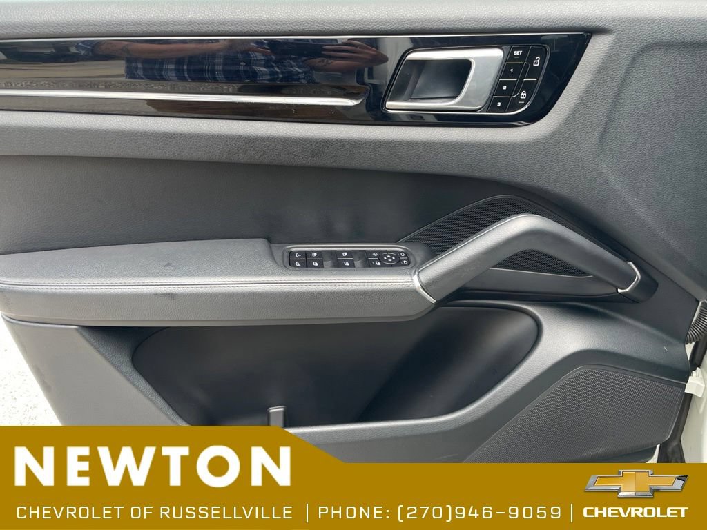 Used 2019 Porsche Cayenne AWD/4WD image 8