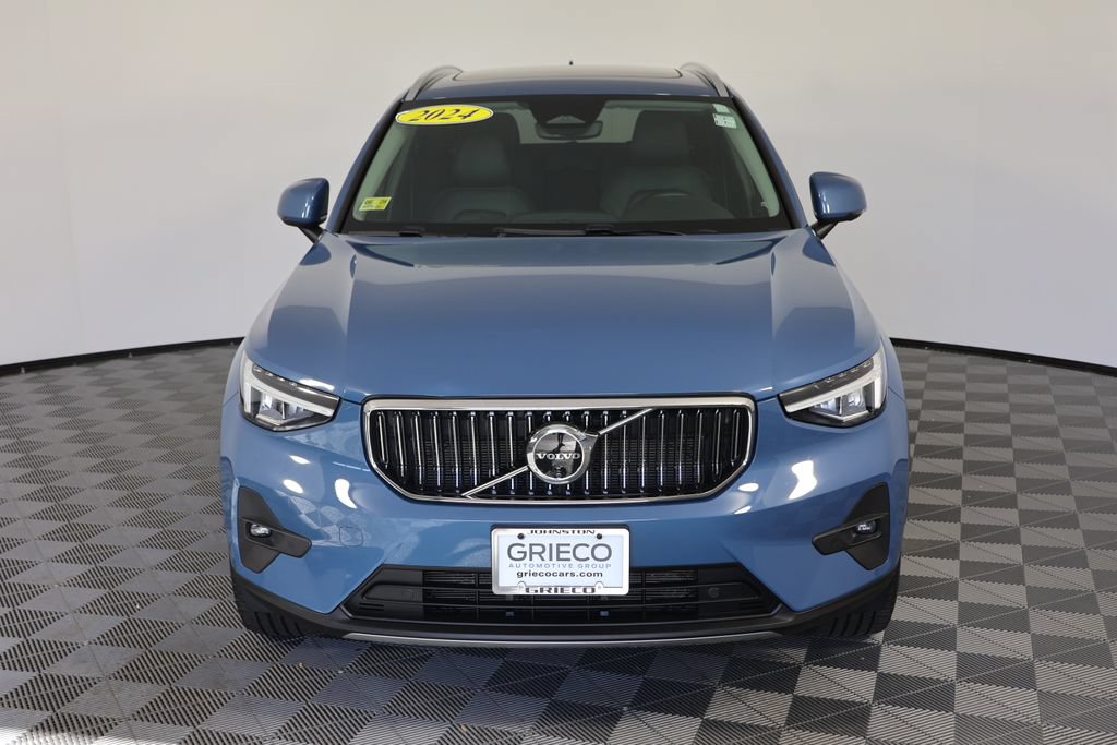 Used 2024 Volvo XC40 B5 Plus AWD/4WD image 3