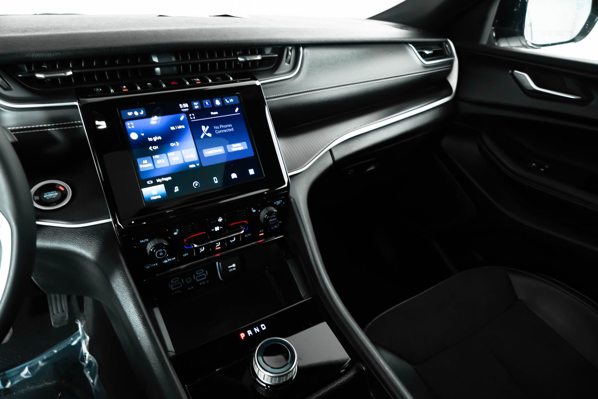 Used 2024 Jeep Grand Cherokee L Altitude image 28