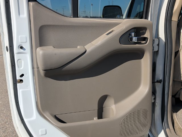 Used 2012 Nissan Frontier SV AWD/4WD image 21