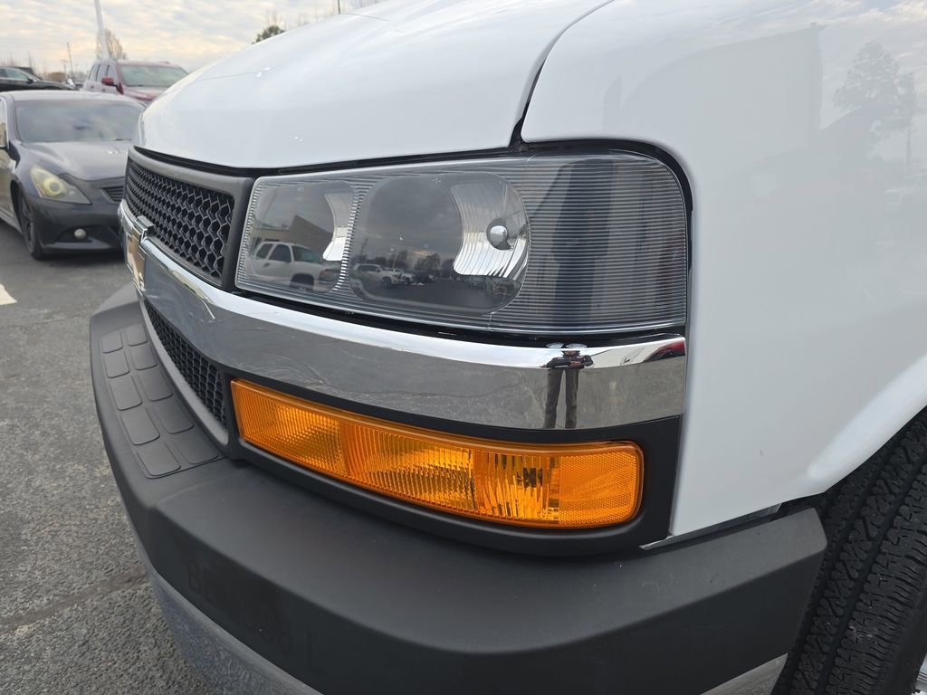 Used 2024 Chevrolet Express 2500 w/ Driver Convenience Package image 25