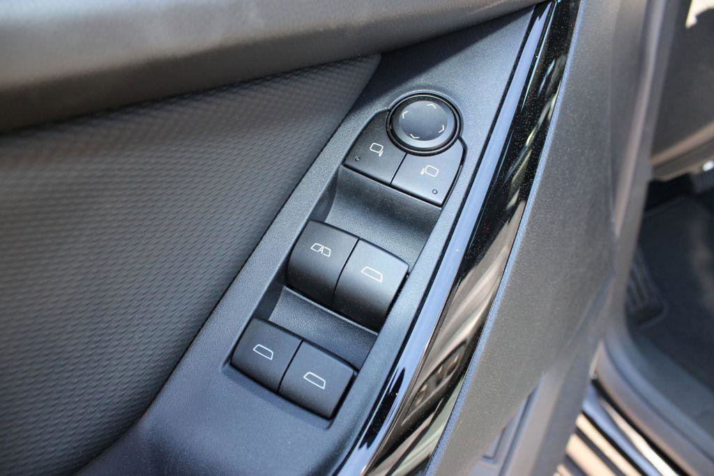 New 2026 Chevrolet Equinox LT w/ Convenience Package II image 12