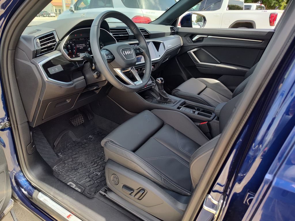 Certified 2025 Audi Q3 2.0T Premium w/ Convenience Package AWD/4WD image 2