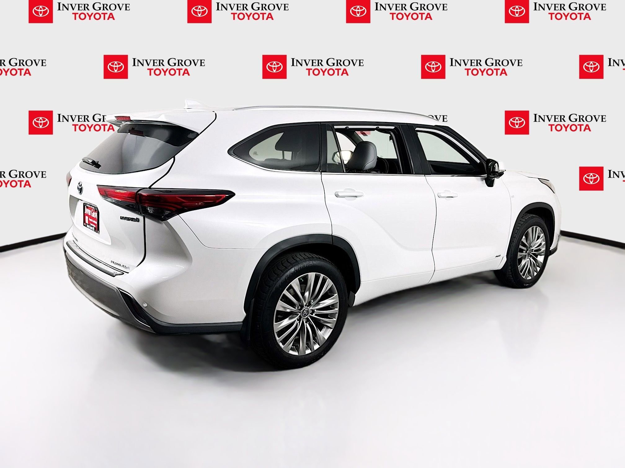 Used 2023 Toyota Highlander Platinum AWD/4WD image 5
