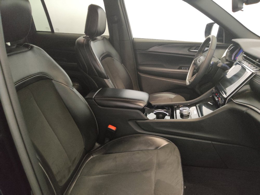 Used 2023 Jeep Grand Cherokee Altitude AWD/4WD image 21