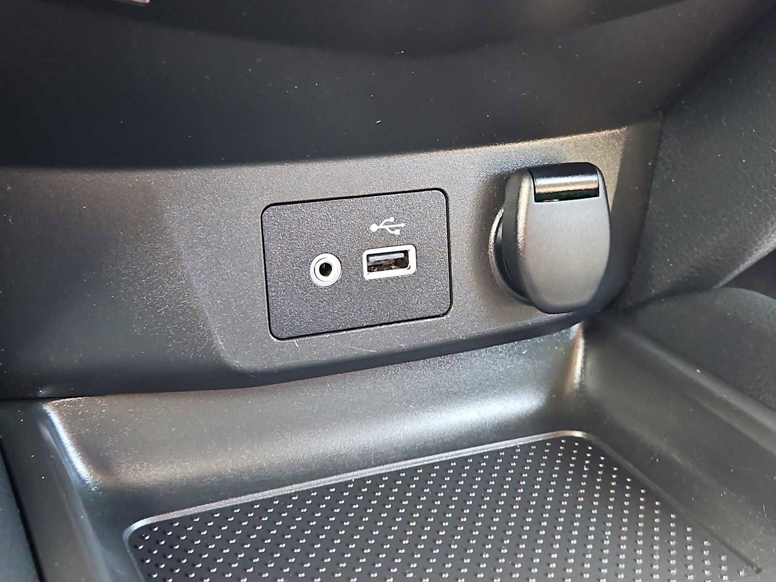 Used 2018 Nissan Rogue S image 17