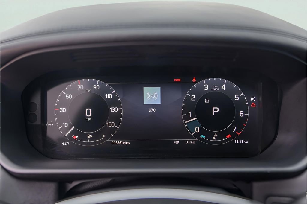 Used 2024 Land Rover Discovery Metropolitan Edition image 14