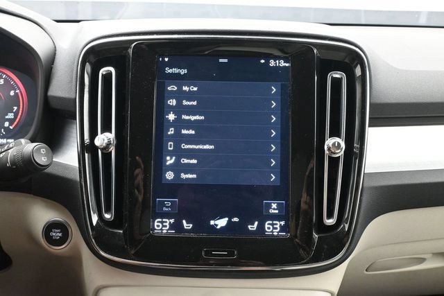 Used 2022 Volvo XC40 T4 Momentum FWD image 16
