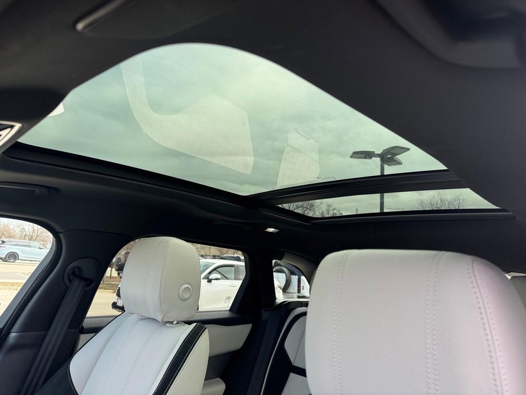 Used 2021 Land Rover Range Rover Velar R-Dynamic S image 8