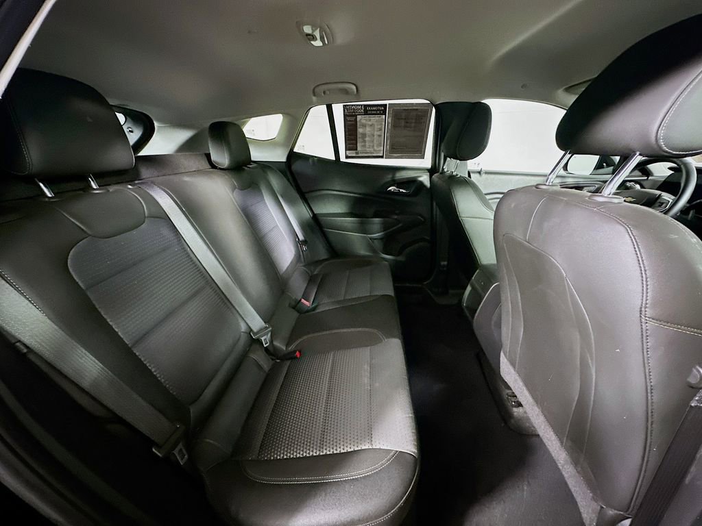 Used 2025 Chevrolet Trax LT w/ Driver Confidence Package image 11