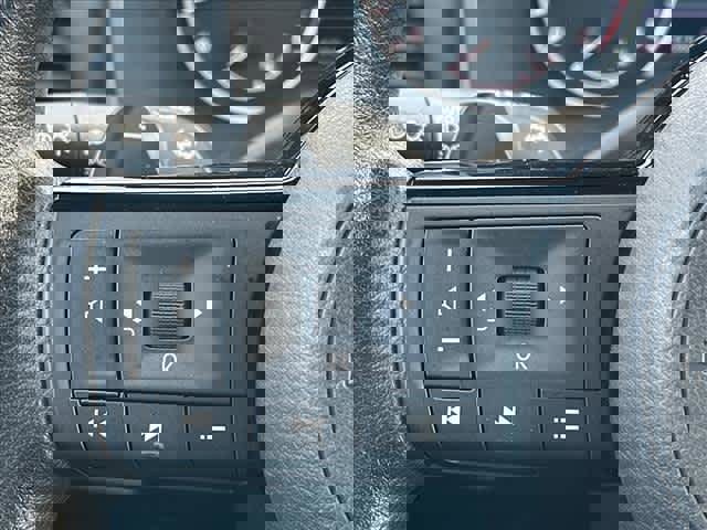 Used 2023 Nissan Rogue SV image 18