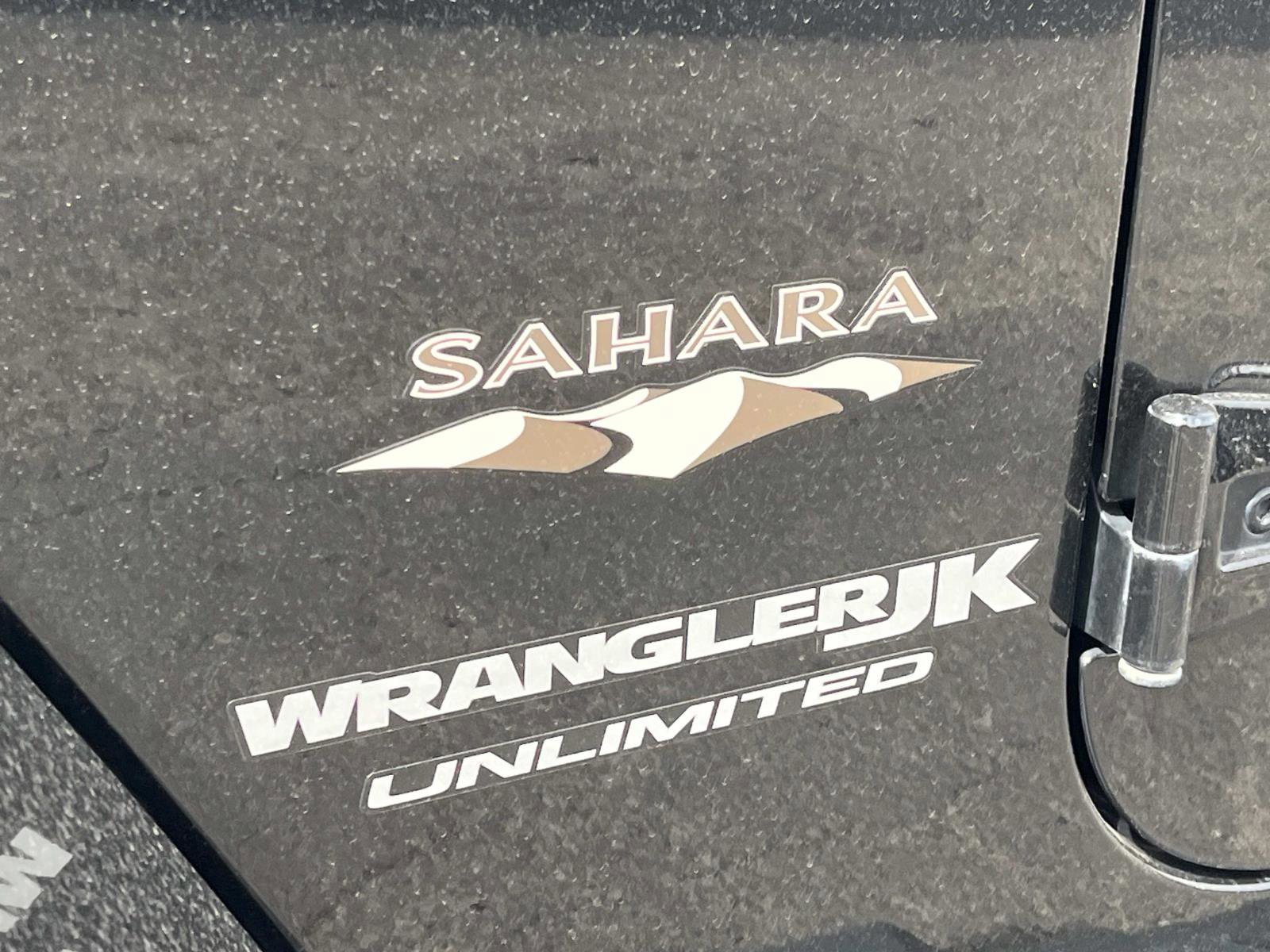 Used 2018 Jeep Wrangler Unlimited Sahara w/ Dual Top Group image 10