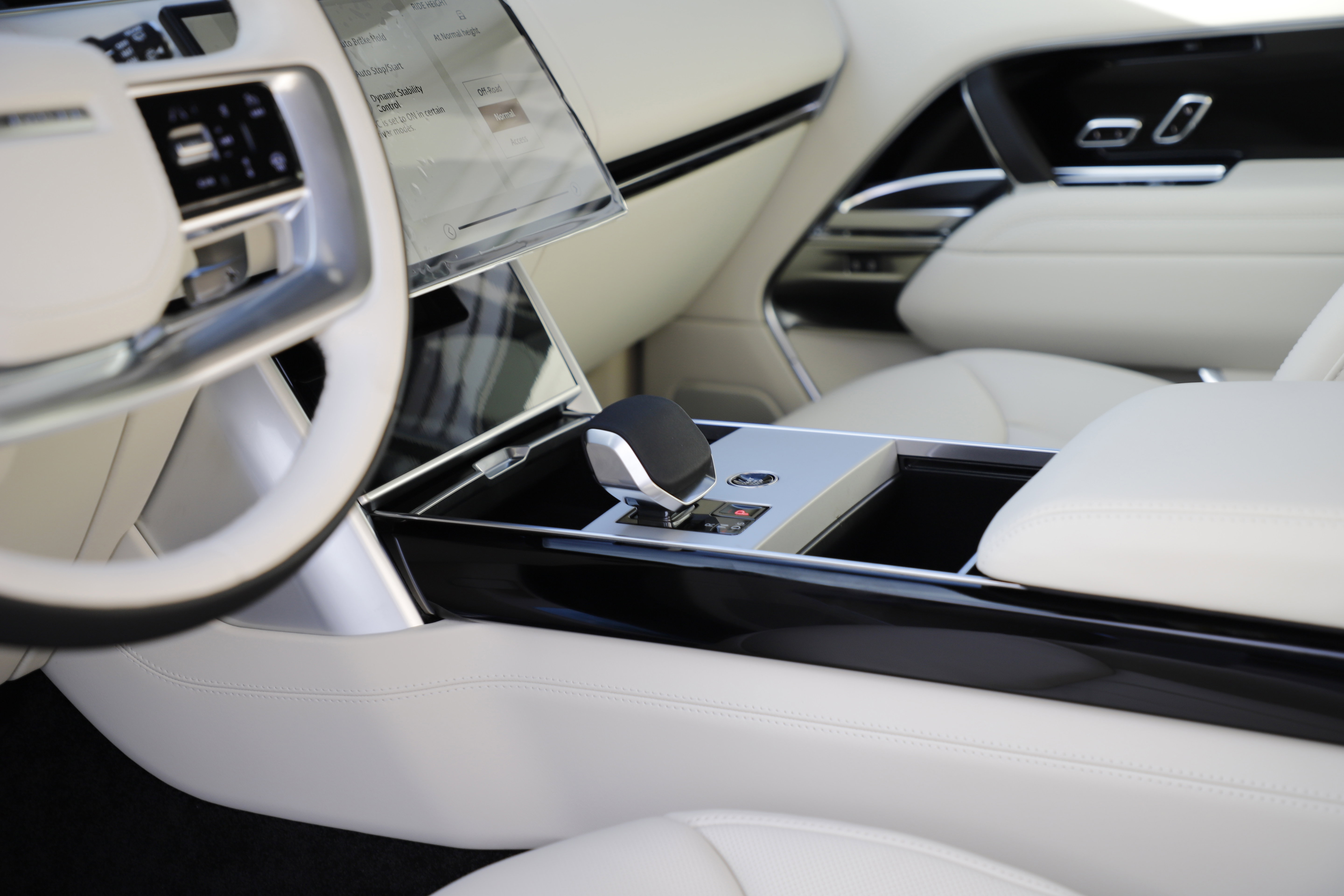 New 2026 Land Rover Range Rover SE AWD/4WD image 18