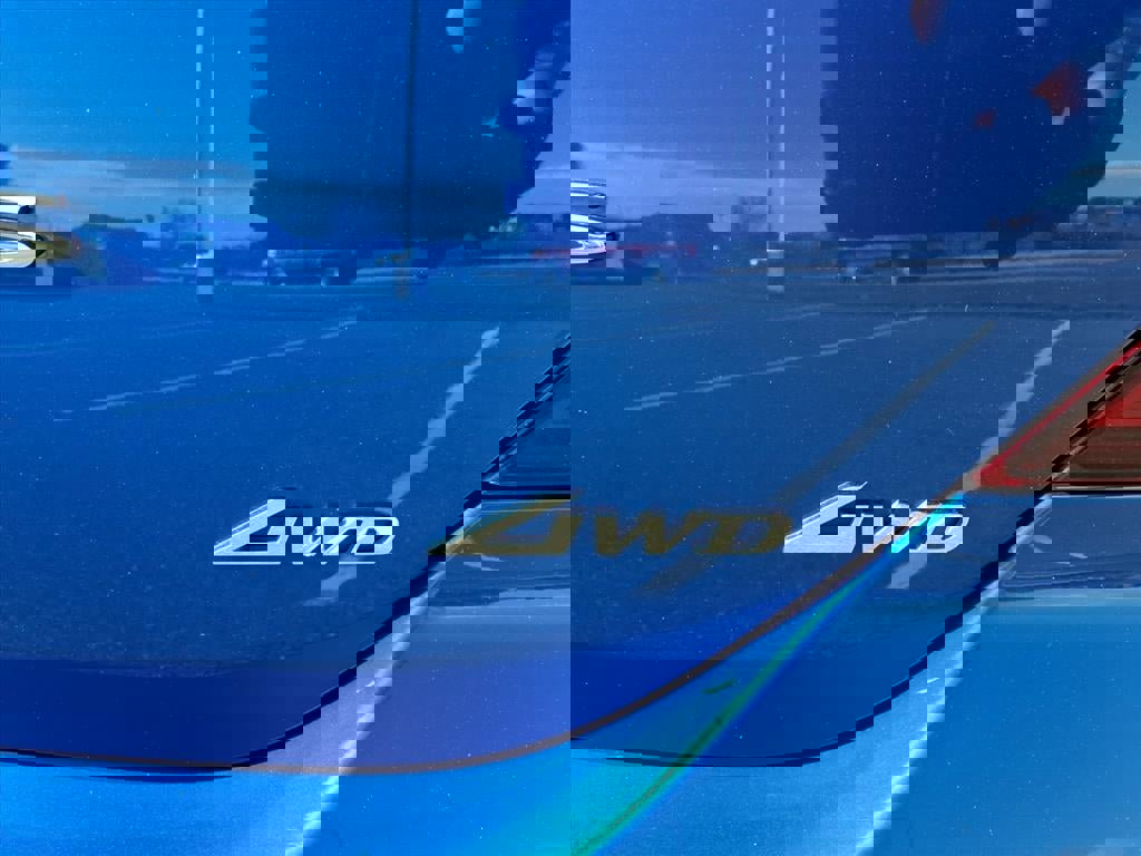 Used 2022 Genesis G70 2.0T image 8