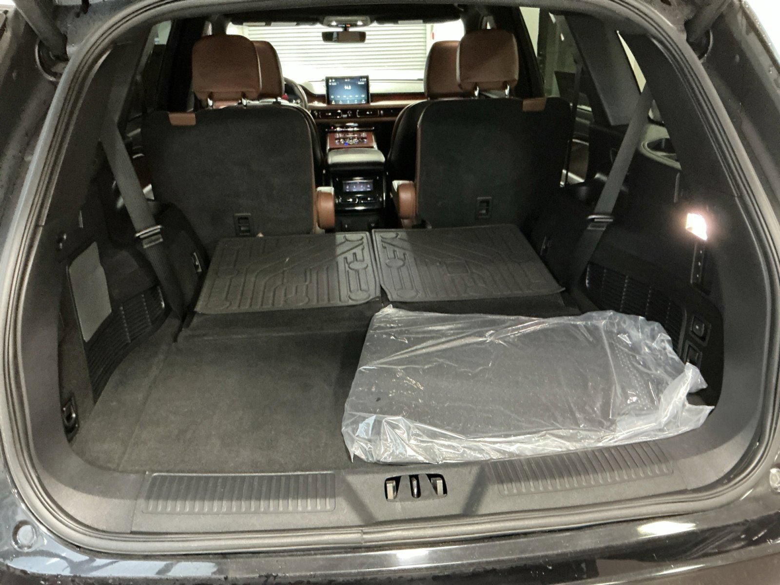 Certified 2023 Lincoln Aviator Reserve w/ Jet Appearance Package AWD/4WD image 16