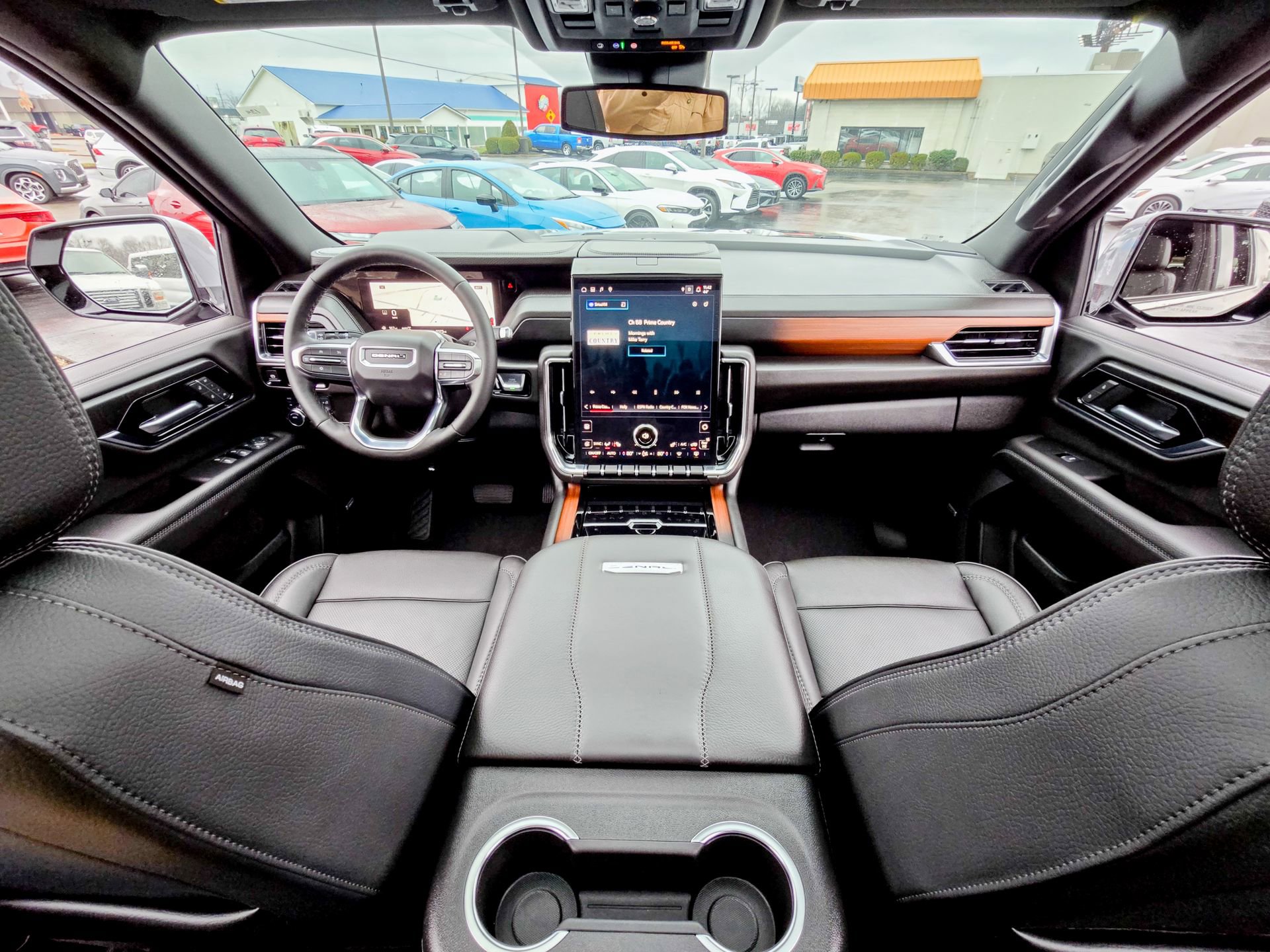 Used 2025 GMC Yukon XL Denali w/ Sun & Power Step Package image 2