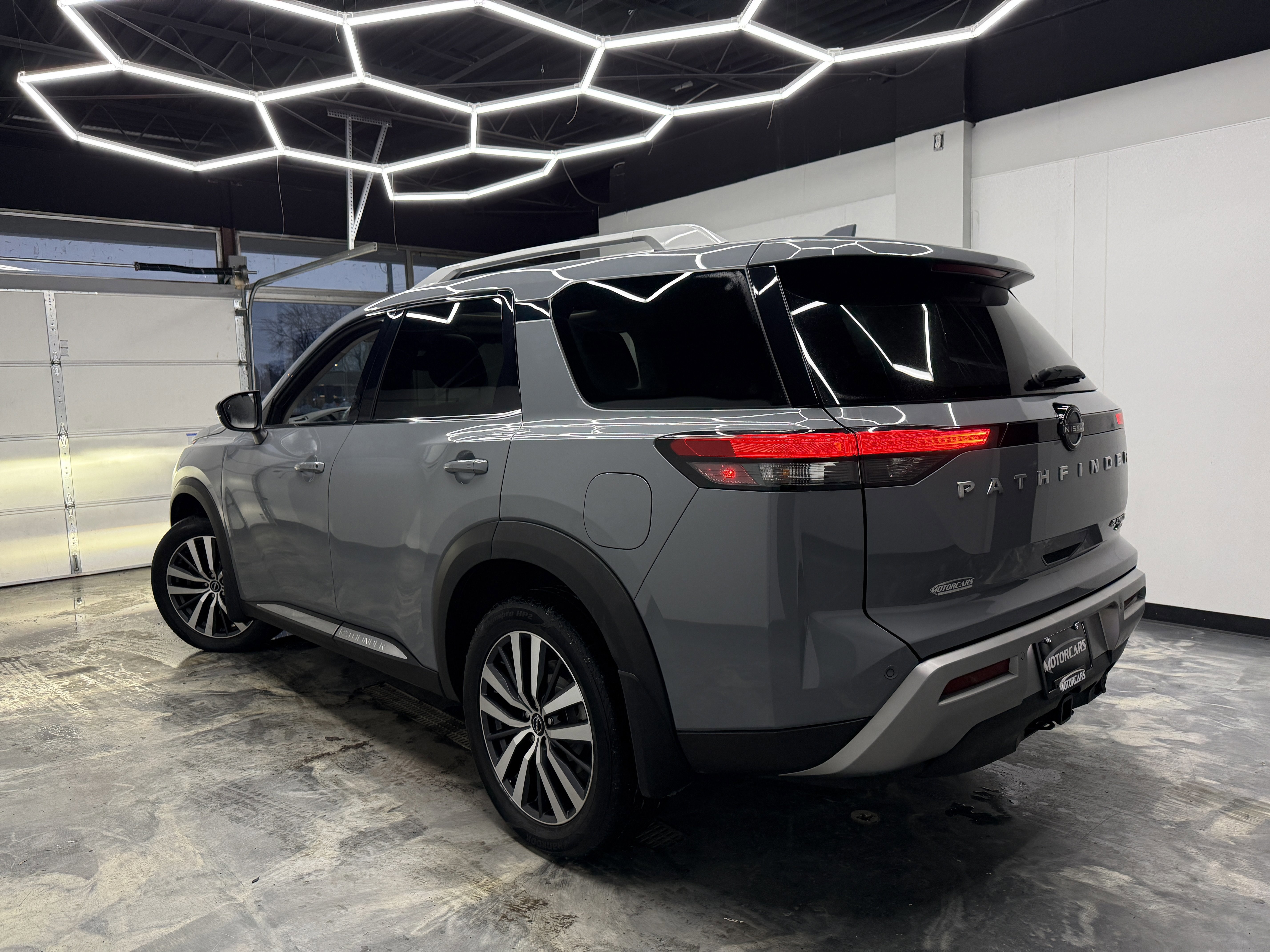 Used 2022 Nissan Pathfinder Platinum image 7