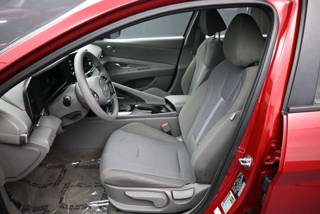 Certified 2024 Hyundai Elantra SE FWD image 18