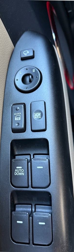 Used 2013 Kia Soul ! w/ Premium Pkg FWD image 25